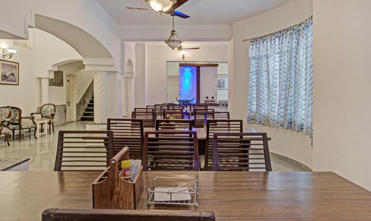 Hotel Meera Udaipur Exterior photo